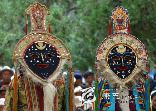 藏戲面具：多姿多彩！
