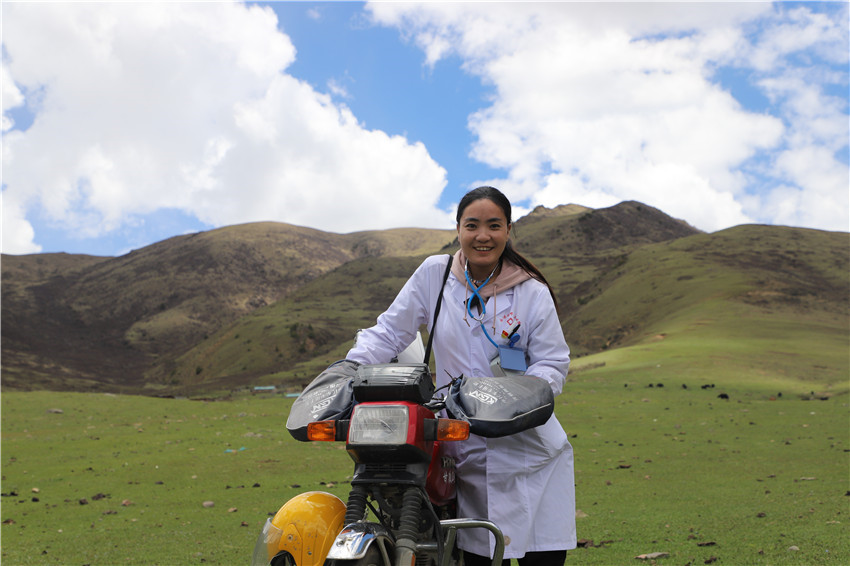 沈富瓊騎摩托.jpg 沈富瓊騎摩托.jpg